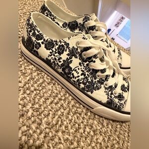 NWOT Floral Black and White Canvas Sneakers Size 7/38